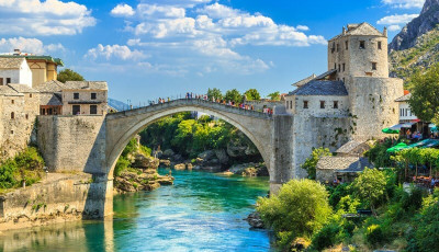Turist&aacute;k lept&eacute;k el Montenegr&oacute;t: h&aacute;rom nap alatt t&ouml;bben &eacute;rkeztek, mint ah&aacute;nyan az orsz&aacute;gban &eacute;lnek