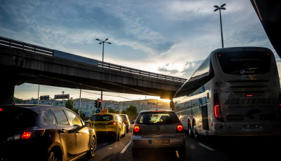 Megjelent az &uacute;j KRESZ tervezet: Szigor&iacute;t&aacute;st kapnak a gyalogosok, emelik a sebess&eacute;ghat&aacute;rokat