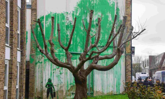 Londonban tűnt fel Banksy leg&uacute;jabb alkot&aacute;sa