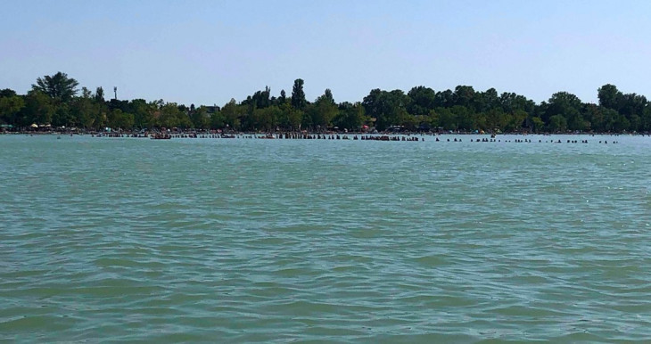 Élőláncot alkotva keresték az eltűnt férfit a strandolók