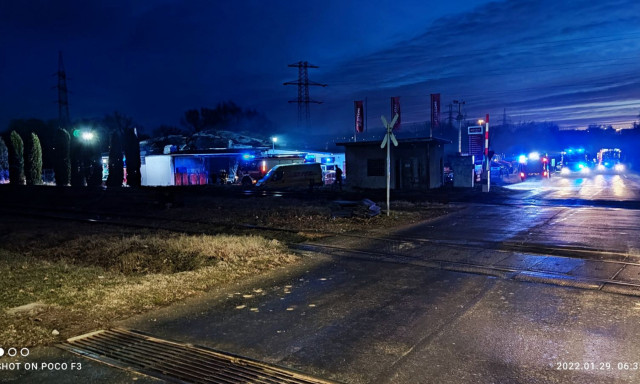 Mesterl&ouml;v&eacute;szt is bevetettek a Rakt&aacute;r utcai tűzesetn&eacute;l