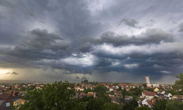 Hidegfront t&ouml;ri meg a tavaszt: zivatarok &eacute;s viharos sz&eacute;l &eacute;rkezik t&ouml;bb v&aacute;rmegy&eacute;be