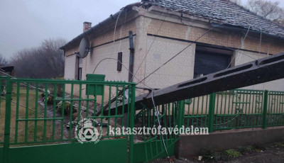 Domin&oacute; m&oacute;dj&aacute;ra dőltek a villanyoszlopok a viharban K&aacute;lm&aacute;ncs&aacute;n