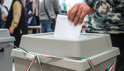 V&aacute;laszt&aacute;s 2026: lakc&iacute;mk&aacute;rtya n&eacute;lk&uuml;l is lehet szavazni