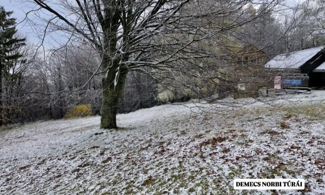 Meg&eacute;rkezett az első h&oacute; a K&eacute;kestetőre