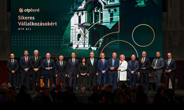 Az &Aacute;cs P&eacute;ks&eacute;g nyerte el az OTP legjobb csal&aacute;di v&aacute;llalkoz&aacute;s d&iacute;j&aacute;t