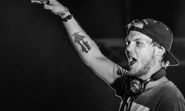 Avicii sz&uuml;let&eacute;snapj&aacute;r&oacute;l eml&eacute;kezik meg a Google