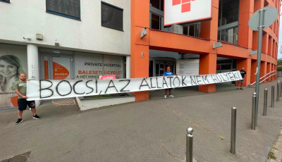 &Aacute;llatv&eacute;dők t&uuml;ntettek h&eacute;tfőn a Retro R&aacute;di&oacute; előtt Bochkor G&aacute;bor kijelent&eacute;se miatt