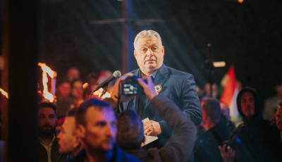 A &bdquo;liber&aacute;lis terror&rdquo; ellen Orb&aacute;n Viktor l&eacute;trehozza a V&eacute;dvonalat