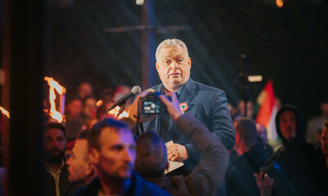 A &bdquo;liber&aacute;lis terror&rdquo; ellen Orb&aacute;n Viktor l&eacute;trehozza a V&eacute;dvonalat