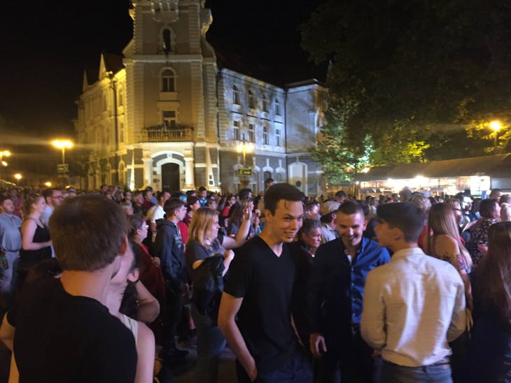 Megtelt a Kossuth tér a Budapest Bár koncertjére
