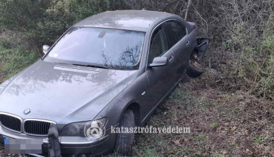 F&aacute;nak hajtott egy aut&oacute; a 7-es fő&uacute;ton