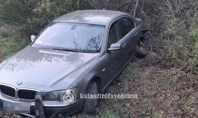 F&aacute;nak hajtott egy aut&oacute; a 7-es fő&uacute;ton