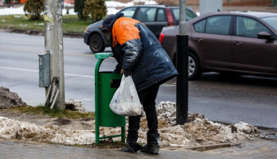 Több tízezres büntetést kaphat, aki a kukából gyűjti a visszaválthatós palackokat