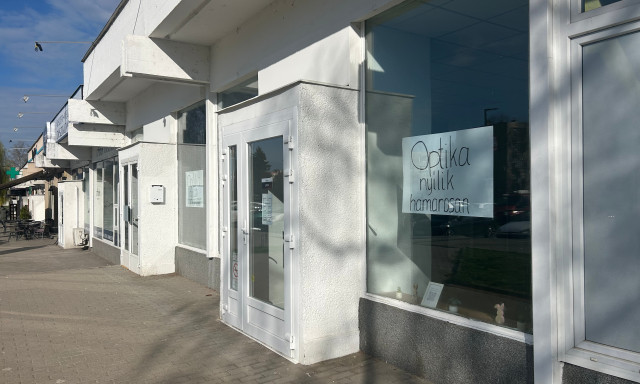 &Uacute;j optika ny&iacute;lik a Honv&eacute;d utc&aacute;ban