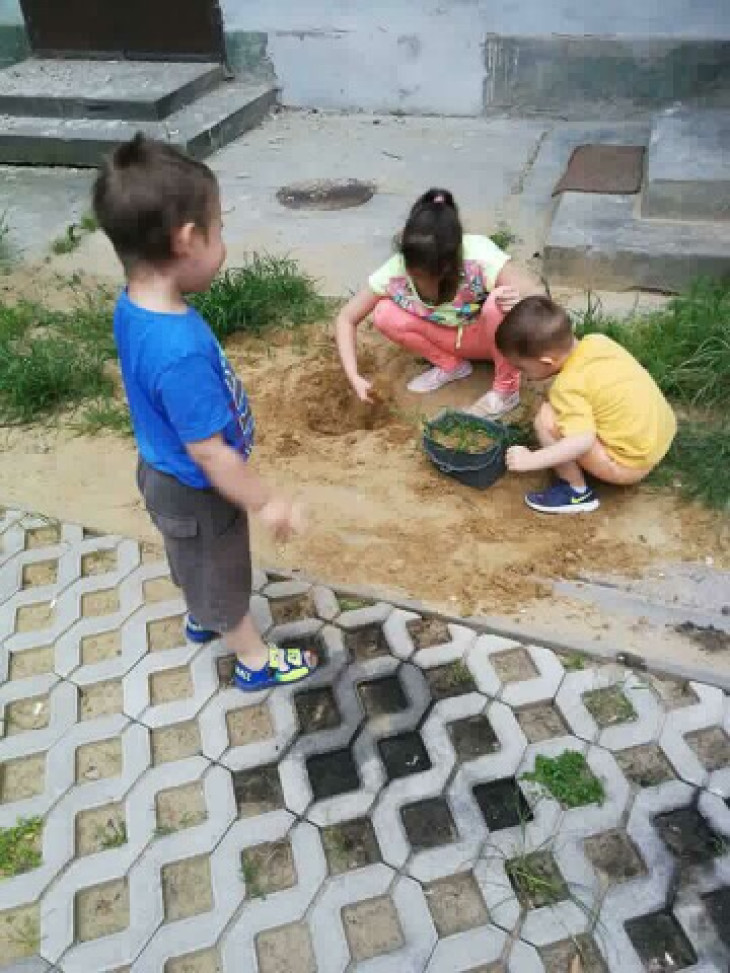 Vissza a babaruhát! Parkoló került a játszótér helyére, a lakók panaszkodnak - Olvasói levél