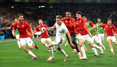 &Iacute;gy robbant fel a stuttgarti stadion a győztes magyar g&oacute;ln&aacute;l - VIDE&Oacute;