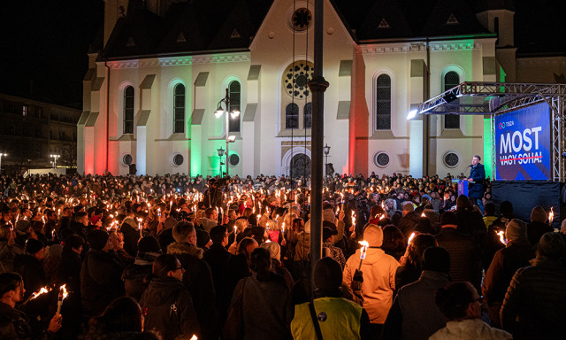 Kaposv&aacute;rra &eacute;rkezett Magyar P&eacute;ter &eacute;s a TISZA orsz&aacute;gj&aacute;r&aacute;sa &ndash; GAL&Eacute;RIA