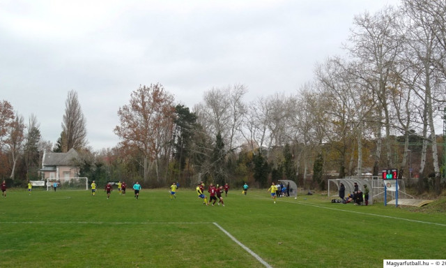 Megmenek&uuml;lhet Balatonszemes focip&aacute;ly&aacute;ja: leker&uuml;lt a napirendről a luxuslak&oacute;park terve