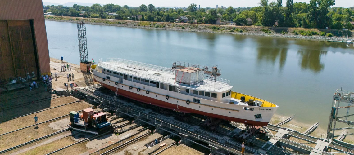 &Uacute;jra v&iacute;zre ker&uuml;l a Balaton legend&aacute;s haj&oacute;ja, a Beloiannisz