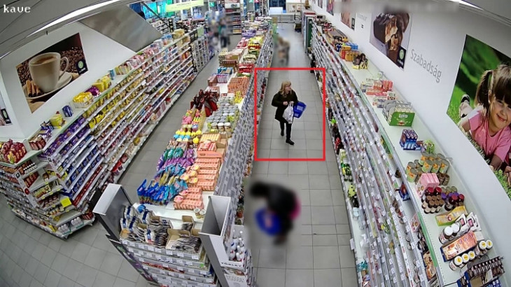 Megint kozmetikumokat loptak a Corsoból, ezt a nőt keresi a rendőrség
