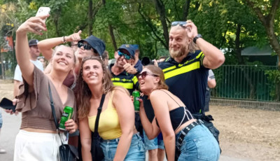 Nagyon n&eacute;pszerűek voltak a holland rendőr&ouml;k a Sziget Fesztiv&aacute;lon