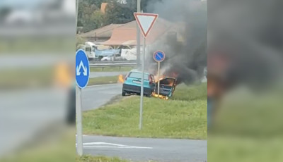 Kigyulladt egy aut&oacute; Kaposv&aacute;ron - VIDE&Oacute;