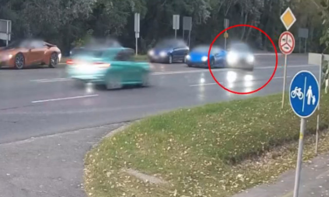 K&ouml;zt&eacute;ri kamera r&ouml;gz&iacute;tette a front&aacute;lis balesetet - VIDE&Oacute;
