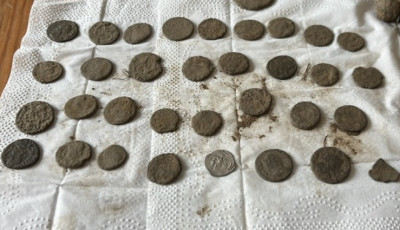 32 darab r&oacute;mai kori &eacute;rm&eacute;t tal&aacute;lt egy Si&oacute;fokhoz k&ouml;zeli telep&uuml;l&eacute;sen, lop&aacute;s miatt kell felelnie