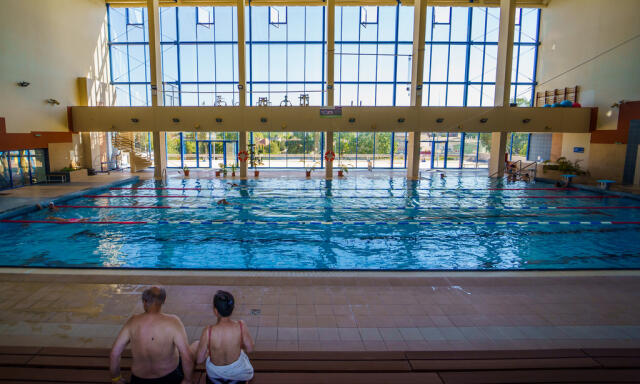 T&iacute;z napra bez&aacute;r a Vir&aacute;gf&uuml;rdő 25 m&eacute;teres medenc&eacute;je