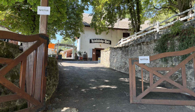 Nem kellett sok&aacute;ig mellőzni! - &Uacute;jranyitott a Kisfaludy-H&aacute;z
