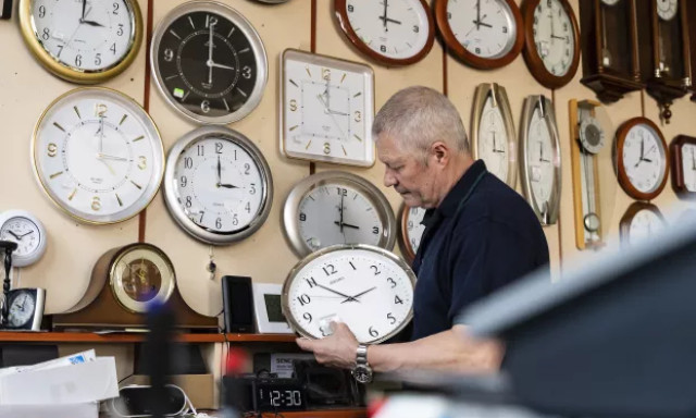 H&eacute;tv&eacute;g&eacute;n 1 &oacute;r&aacute;val kevesebbet alhatunk - Vas&aacute;rnap &oacute;ra&aacute;t&aacute;ll&iacute;t&aacute;s