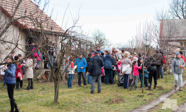 Bakancsokat k&eacute;sz&iacute;ts, melegen &ouml;lt&ouml;zz, szombaton ism&eacute;t H&aacute;rom Kir&aacute;lyok T&uacute;ra!