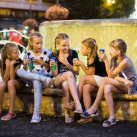 Elkergette az eső a fiatalokat a Kossuth térről - GALÉRIA