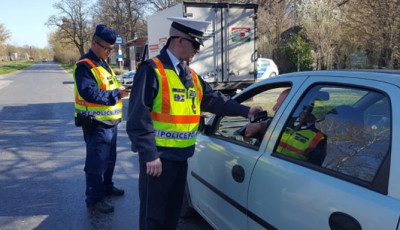 Kimaxolta a pap&iacute;r n&eacute;lk&uuml;li vezet&eacute;st Balatonszemesen egy duna&uacute;jv&aacute;rosi sofőr