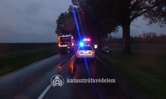 T&ouml;bb aut&oacute; &uuml;tk&ouml;z&ouml;tt cs&uuml;t&ouml;rt&ouml;k este K&eacute;thelyn&eacute;l