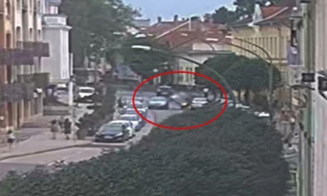 &Ouml;t aut&oacute;t t&ouml;rt &ouml;ssze egy bek&aacute;b&iacute;t&oacute;szerezett &aacute;mokfut&oacute; Kaposv&aacute;ron