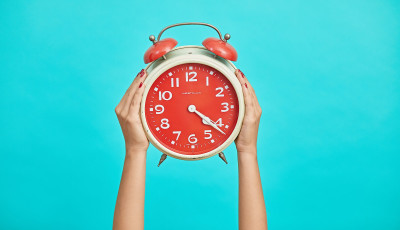 Id&eacute;n kor&aacute;bban j&ouml;n az &oacute;ra&aacute;t&aacute;ll&iacute;t&aacute;s