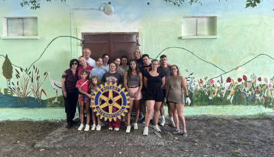Sz&iacute;nes falak a Pajta Iskol&aacute;ban &ndash; A Rotary Klub &eacute;s az Interact di&aacute;kjai k&ouml;z&ouml;sen sz&eacute;p&iacute;tett&eacute;k meg az int&eacute;zm&eacute;nyt