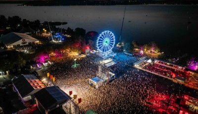 Strand Fesztiv&aacute;l: a magyar zen&eacute;ket &uuml;nneplik j&ouml;vőre Zam&aacute;rdiban