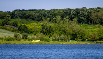 Homokos strandot kap a Deseda