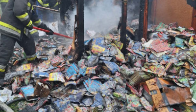 L&aacute;ngra lobbant egy &eacute;p&uuml;let Fony&oacute;don