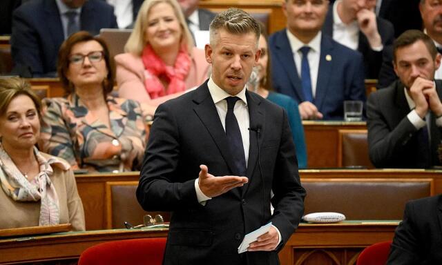 Magyar P&eacute;tert kihallgatta az &uuml;gy&eacute;szs&eacute;g