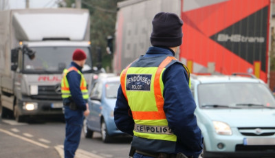 Civil kocsikkal, dr&oacute;nokkal, finn m&oacute;dszerrel ellenőriztek Kaposv&aacute;ron &eacute;s k&ouml;rny&eacute;k&eacute;n szerd&aacute;n