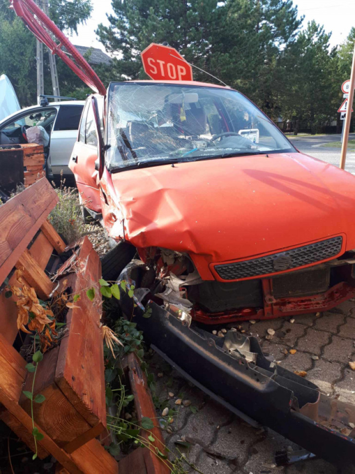 Két autó karambolozott Balatonfenyvesen