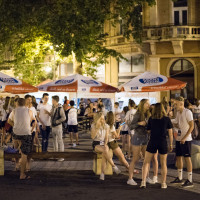 Elkergette az eső a fiatalokat a Kossuth térről - GALÉRIA