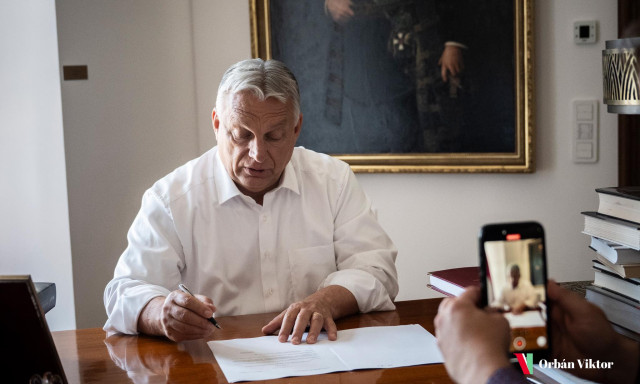 Cs&uuml;t&ouml;rt&ouml;k reggeli bejelent&eacute;s: 11 sz&aacute;zal&eacute;kkal emelkedik a minim&aacute;lb&eacute;r