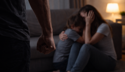 &Eacute;vekig terrorban tartotta a csal&aacute;dj&aacute;t egy somogyi f&eacute;rfi