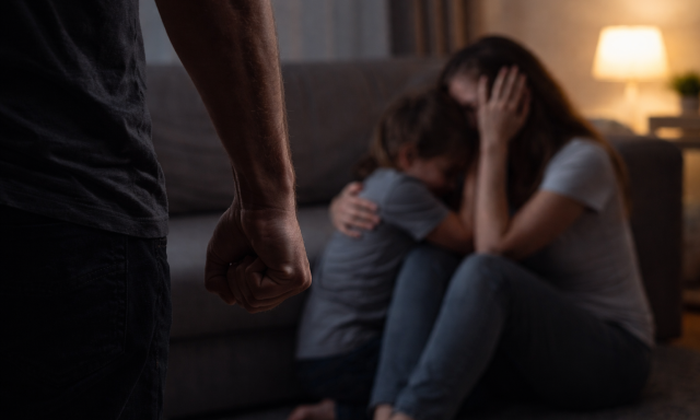 &Eacute;vekig terrorban tartotta a csal&aacute;dj&aacute;t egy somogyi f&eacute;rfi