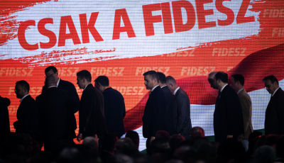 Guardian: mag&aacute;ng&eacute;pekkel menek&iacute;tik k&uuml;lf&ouml;ldre az Orb&aacute;n-k&ouml;r&ouml;k vagyon&aacute;t